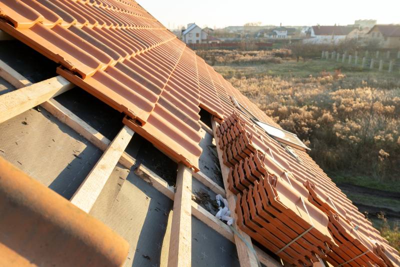 Rénover entièrement une toiture en tuiles anciennes avec isolation thermique à Toulouse